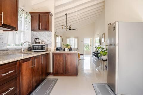 Bellarose At Colbeck ,Gated With Pool, Stylishly Modern Villa Old Harbour Bagian luar foto