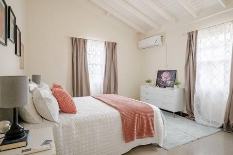 Bellarose At Colbeck ,Gated With Pool, Stylishly Modern Villa Old Harbour Bagian luar foto