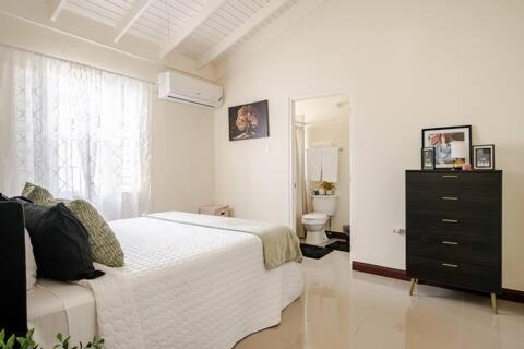 Bellarose At Colbeck ,Gated With Pool, Stylishly Modern Villa Old Harbour Bagian luar foto